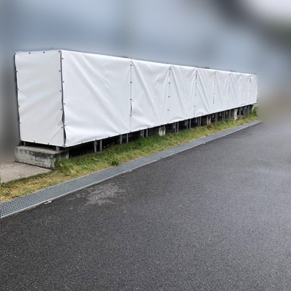 SPACECOOLターポリンの空調室外機への施工事例